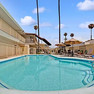 Super 8 By Wyndham Angeles-culver Area Otel